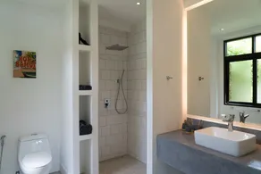 3 BR/ 3 BA, up to 7 guests, private pool, located 5' from the beach - Image 2