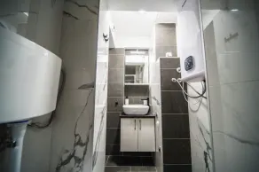 M & J Central Suites - Image 5