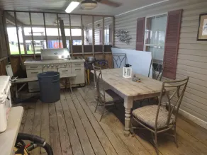 Fishing Camp sleeps 12, fully equipped. Screened in porch. 5 minutes from marina - Image 5