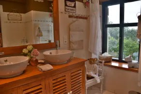 Charming guest room in a 16th century Breton manor - Image 2