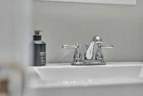 Unique 2BR Less than a mile from the Atlanta Zoo - Image 3