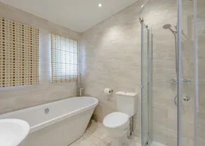 2 bedroom accommodation in Wootton Bridge, Nr Cowes - Image 3