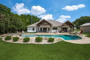 Modern Farmhouse on 7 acres w/pool, hot tub. Access Denton, pilot point, Celina, - Image 4