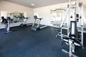 Prime Location! Free Parking, Outdoor Pool, Close to Rialto Theatre - Image 2
