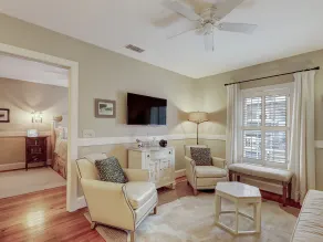 Gorgeous Executive Rental in Historic District - Image 5