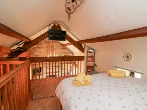 TEGFAN BARN, romantic, character holiday cottage in Rhayader - Image 3