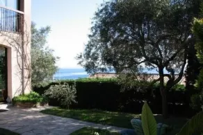 Al piano terra della bella villa T2 - 70 m2 - 4 persone con una magnifica vista sul mare - Image 5