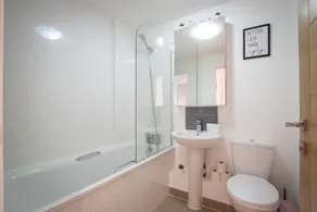 Smart Apartments - The Queens - Image 2