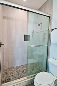 Beautiful condo in walking distance to both the town center and the Bay!  - Image 4