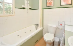 Beautiful home in Les Baux de Provence - Image 3