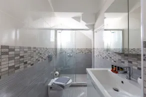 TSV 8, Modern 3 bedroom house close to the beach - Image 3
