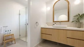 Kirra Beach House - relax in pool & sauna - Image 2