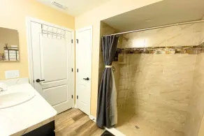 Sundance' Acres Peaceful and Private New House with Hot Tub and Fire Pit - Image 3