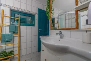 Seaview home with bubble bath - Image 5