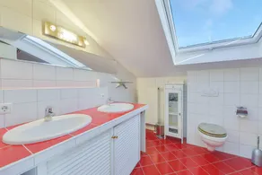 Bright Holiday Home “Muc City de Lux” with Balcony and Wi-Fi; Parking Available - Image 3