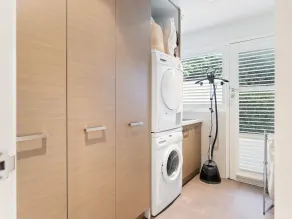 Kos Place by Ready Set Stay- WIFI, Fireplace, Linen, Towels, Walk to the Beach - Image 1