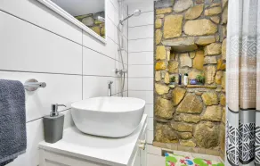 Lovely Home In Vrhi Vinagorski - Image 4