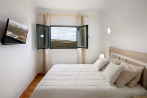 Close to Hiking and Beach with Beautiful Winter Garden - Apartment Ye - Image 4