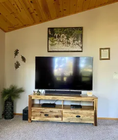 Acorn Lodge; your White Mountain oasis; perfectly located for all activities. - Image 2
