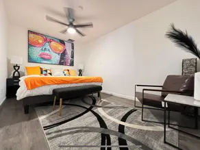RETRO ABSTRACT, 4 BEDROOM WITH A COMPLIMENTARY HEATED POOL - Image 5