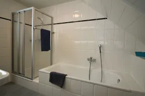 Quiet and central location for 1-4 people - Image 3