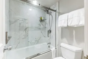 Die Gant Luxury 2BR-2BA Premiere Suite - Image 4