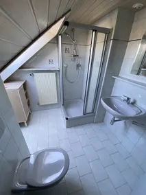 Beautiful top floor apartment with loft character - Image 3