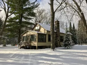 Lakefront Cabin #8 The Musky House - Image 4