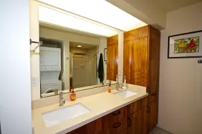Almost Ocean Front - Beautiful Woodwork - Top Floor - Vrkcv - Image 2