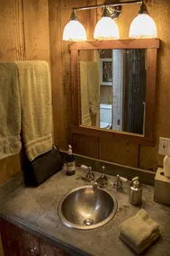 ROMANTIC,ARTIST'S PVT 'FOREST SUITE', 5 ac.Redwds,trail, NEW OD SHR, Mendo 2 mi. - Image 4