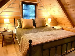 Secluded Shipshewana Log Cabin In the Woods - Image 5