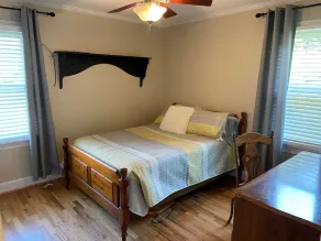 Conviently located cozy 2 bedroom home on quiet street.  - Image 5