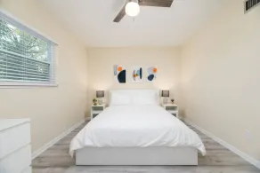 Short Walk to Wilton Drive Apt3 - Image 3