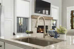 Lakeside Retreat, hot tub & Com Pool, Boat Slip Available - Image 3
