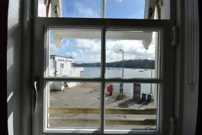Buzzard Apartment located on Tobermory High Street - Image 4