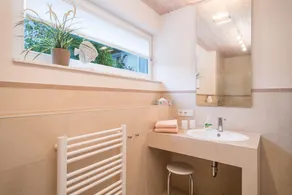 Comfy Apartment ‘Rosenblüte’ on idyllic Family Farm House - Image 4