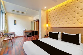 Deluxe With Twin Bed Sitabuldi Station - Image 4