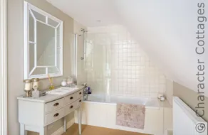 WILLOW COTTAGE, family friendly in Bourton-On-The-Water - Image 2