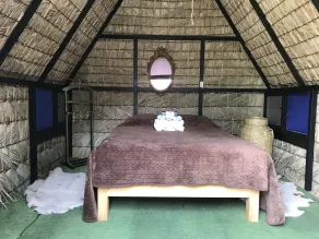 Glamping i Green Hills Mansion - Image 2