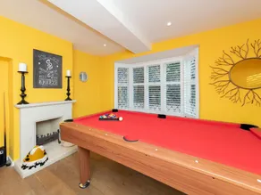 Luxurious Country House with Cinema Games Room - Pass the Keys - Image 3