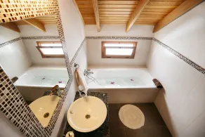 Smukt traditionelt hus i landlige omgivelser - Image 3