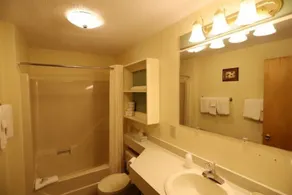 Inns of Waterville Valley Garden Level 2 bedroom - Image 3