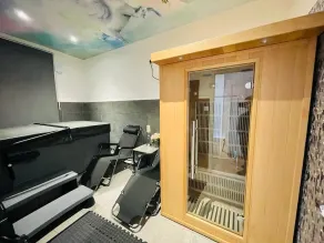 London Luxury Apartments with Jacuzzi Hot tub & Sauna - Image 5