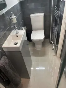 Stylish Modern 1 Bedroom Flat With Patio Garden & Parking - Image 4