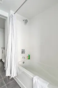 Luksuriøs hjørnesuite med panoramaudsigt I - Image 4