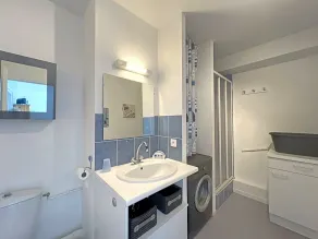 2-Bedroom Apartment in Port-Louis, balcony, near amenities - Image 2