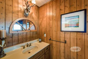 Expansive luxury cottage on Pigeon Lake! 2 Bunkies, Watertoys and Firepits! - Image 4