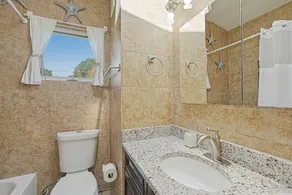 Modern Hampton Bays Cottage near BEACHES & TOWN cottage - Image 3