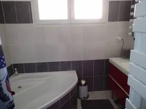 Entre Nimes e Uzes, agradável moradia com piscina em ambiente tranquilo - Image 2