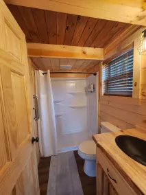 Yellowstone/Hot Tub-Pet friendly-Lakeview -8 Person Lodge - Image 4